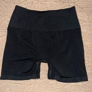 Alphalete amplify shorts 4.5